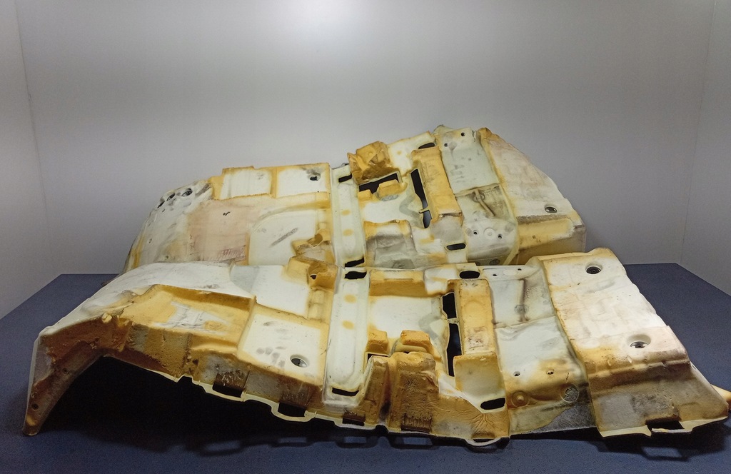 фото №4, Audi a6 c7 avant обшивка коврик czarna