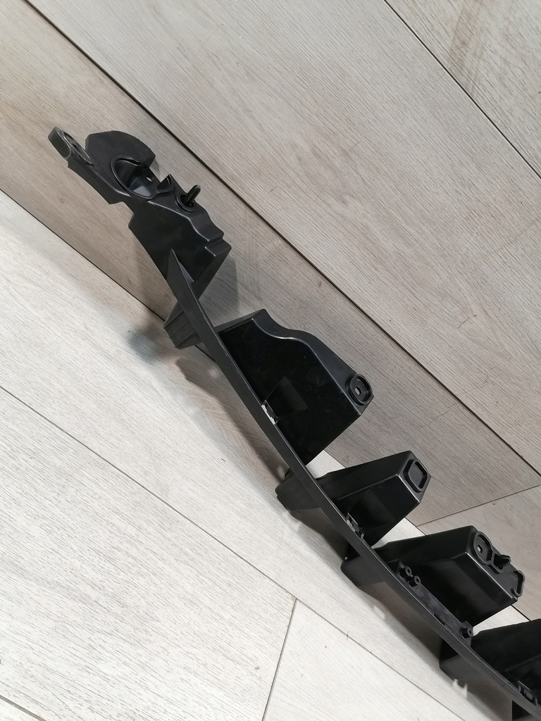 фото №8, Jaguar f-pace направляющая бампер задняя hk83-17e855-ae