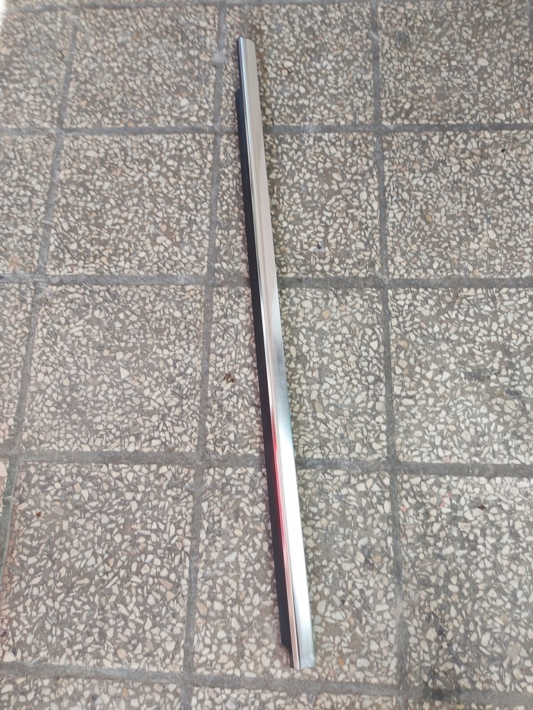 фото №1, Молдинг дверь уплотнитель левый перед mercedes w251