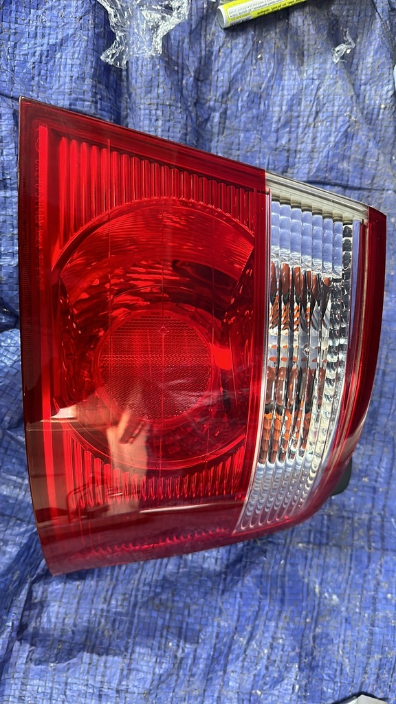 фото №1, Kia carens 2003-2006 лампа правая задняя