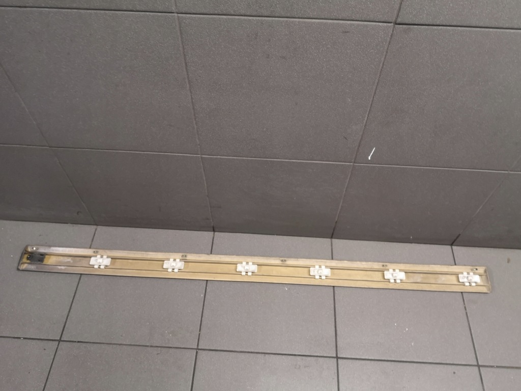 фото №10, Молдинг дверь левый перед audi a8 d2 lz1t 4d0853951