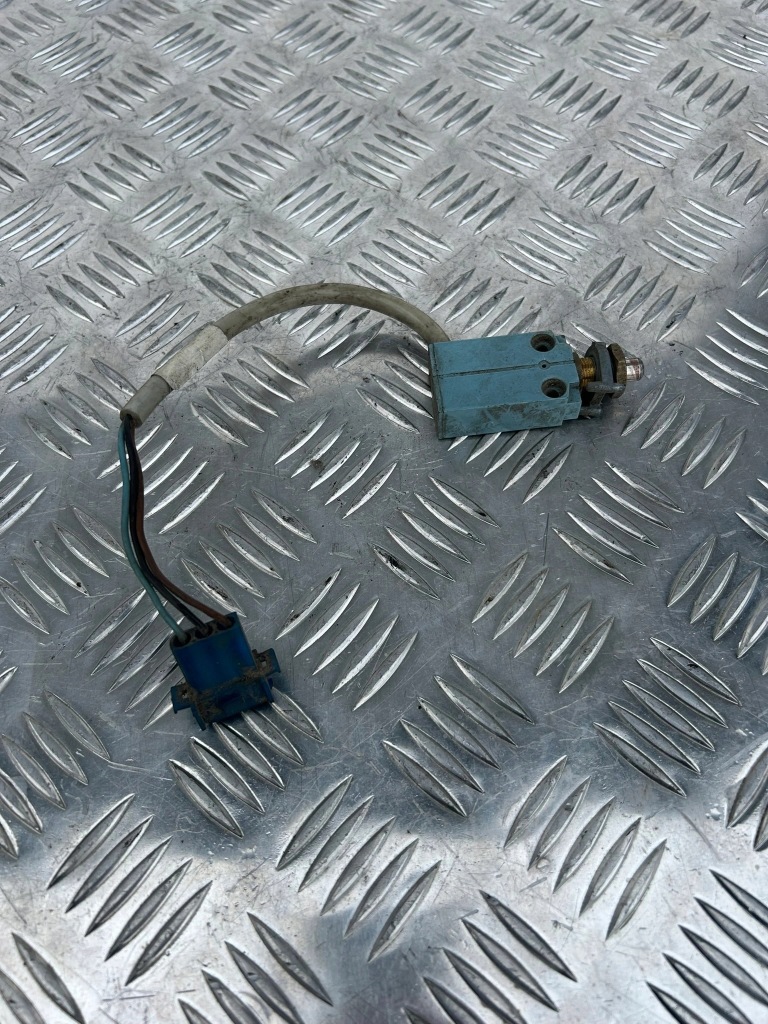 Купить Датчик концевик круиз-контроль scania 4