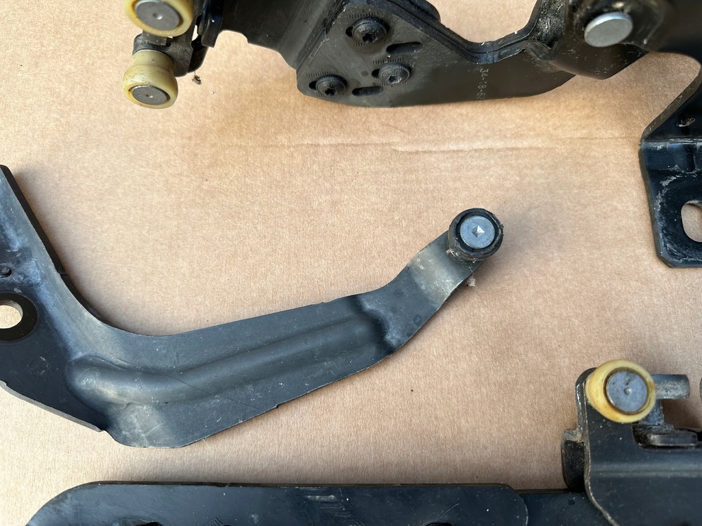 фото №4, Citroen jumpy iii ролики направляющие дверь раздвижных правый bok