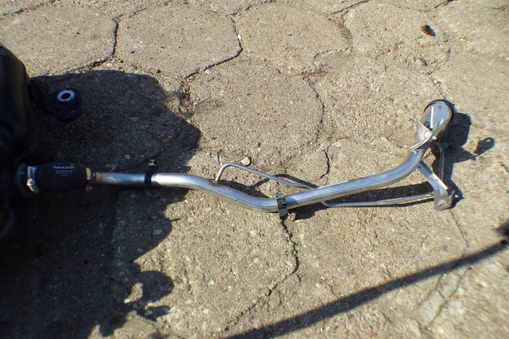 фото №1, Заливная горловина топлива 32142544 volvo xc60 ii 2.0d