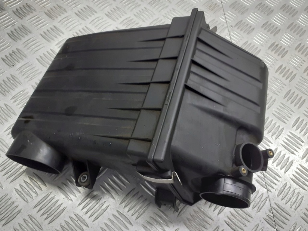 Купити Корпус фільтра повітря suzuki swift 3 1.3 16v lp1540