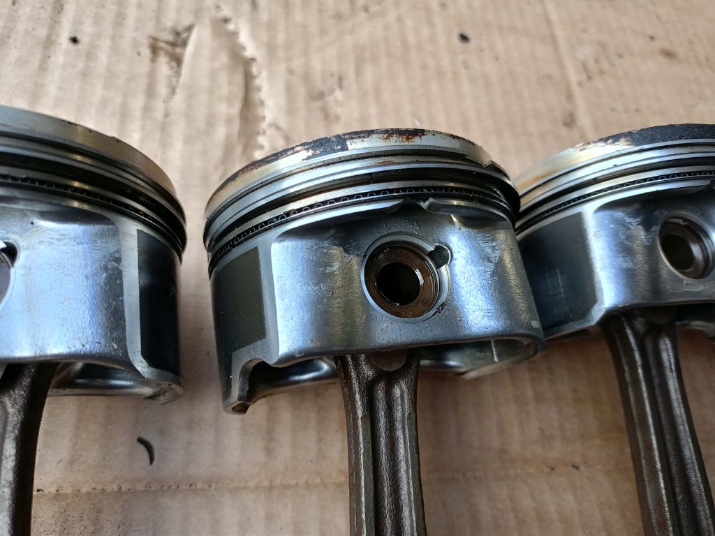 Поршень с шатун 2.0 115 km azj new beetle octavia sharan passat golf Недорого