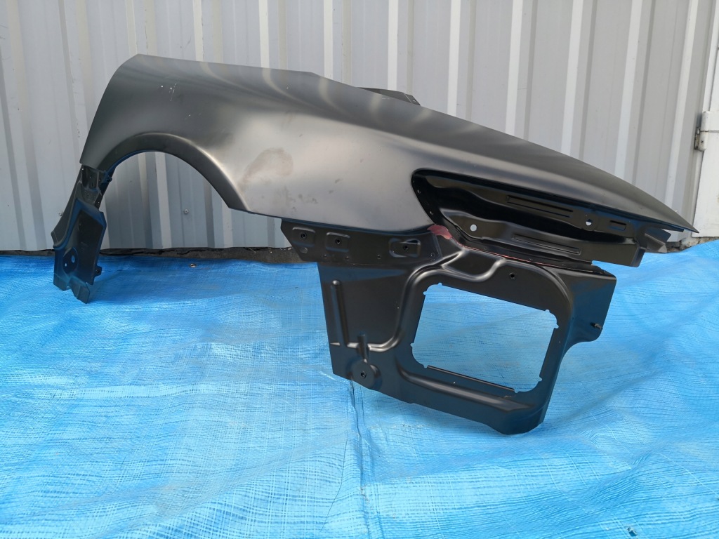 Купить Mercedes amg gtr gtc roadster 190 крыло левый задний