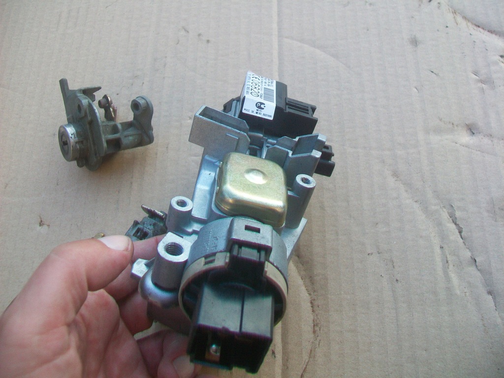 фото №5, Замок зажигания вкладыши ключ mazda 2 dy