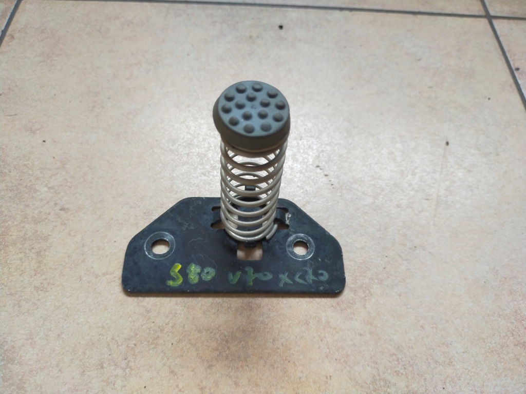 фото №1, Volvo s80 v70 xc70 крепление отбойник пружина капот