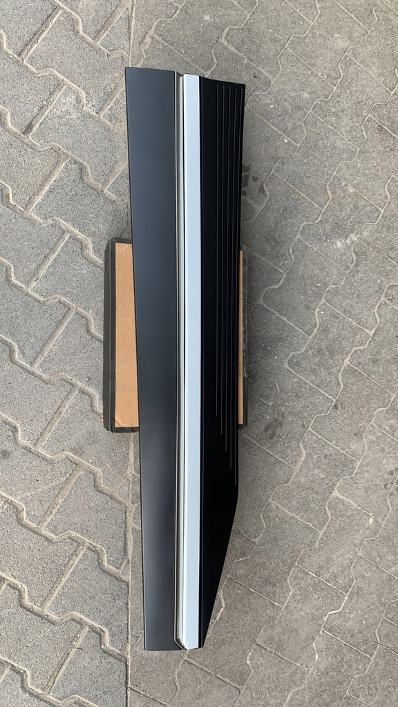 фото №1, Hyundai ioniq 5 2021- молдинг na дверь перед правое