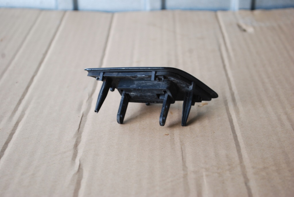 фото №8, Заглушка розпилювача ліва audi a8 d2 4d0900451l