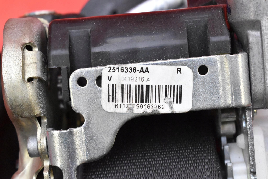 Ремінь безпеки правий перед натягувач 2516336-aa tesla model x 90d 15-21 Ціна