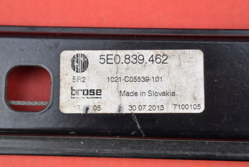 Підйомник скло правий задні 5e0839462 skoda octavia 3 3 12-20 в Україні