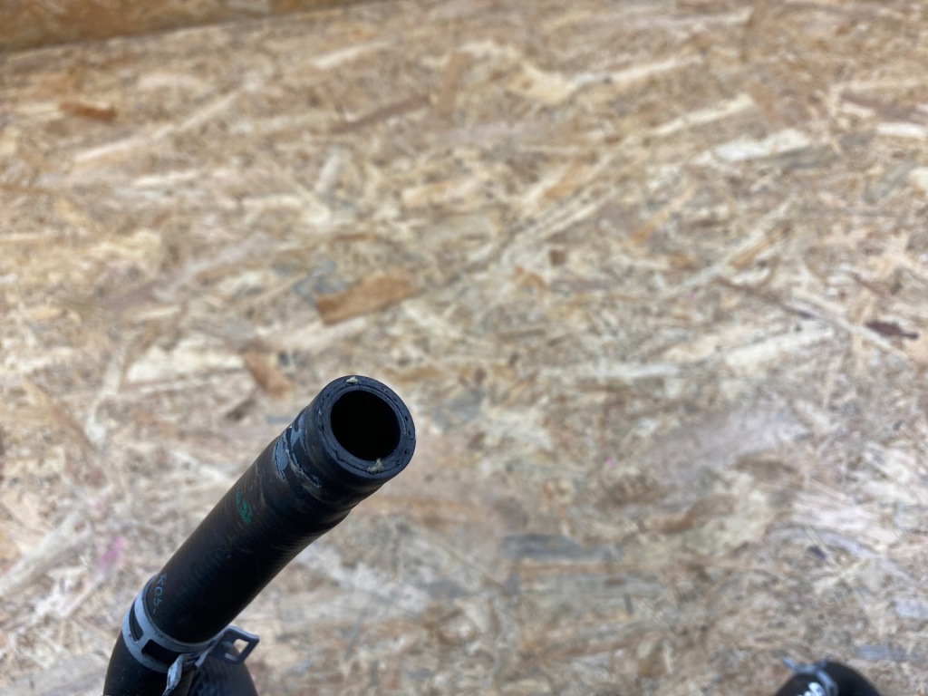 Купить Пабтрубок  труба шланг воды volvo xc40 2 32222095 2017-