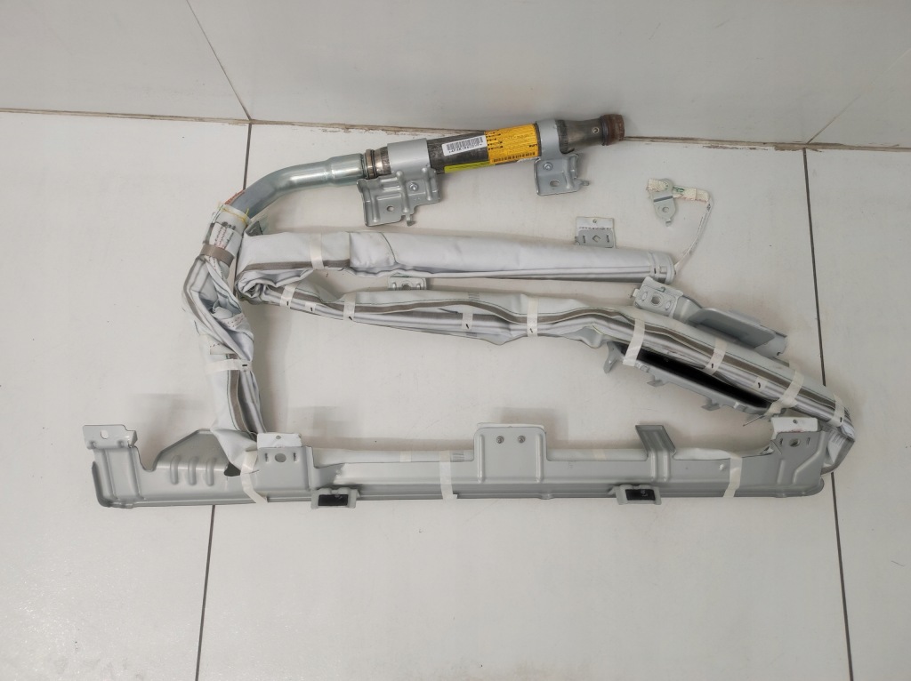 фото №1, Шторка безопасности правая оригинал toyota land cruiser 150 j15 lift 3 дверь