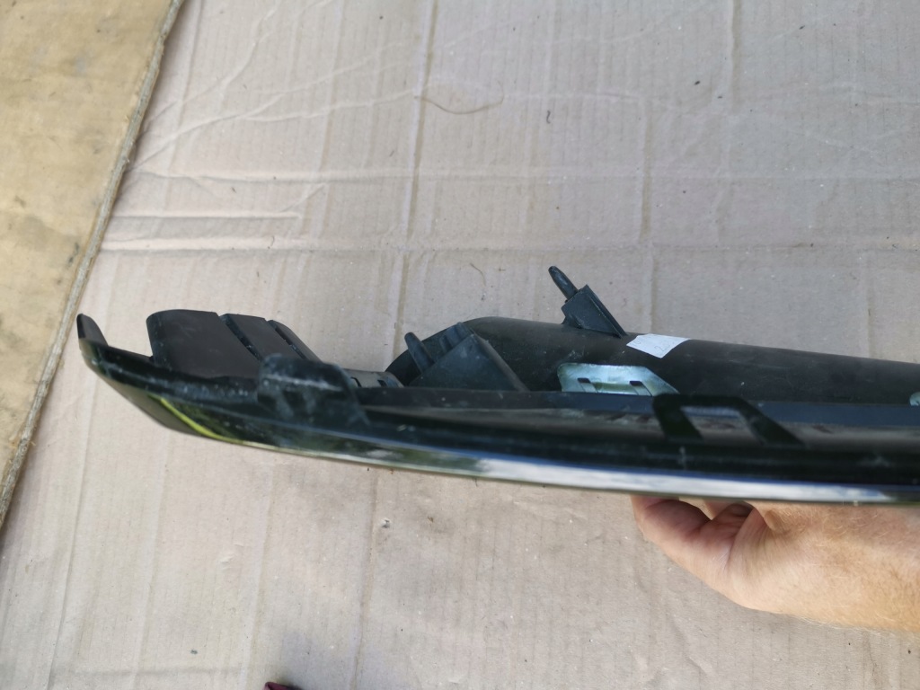 Hyundai i30 рестайлінг  решітка бампера права 86564-g4520 Зі Шроту