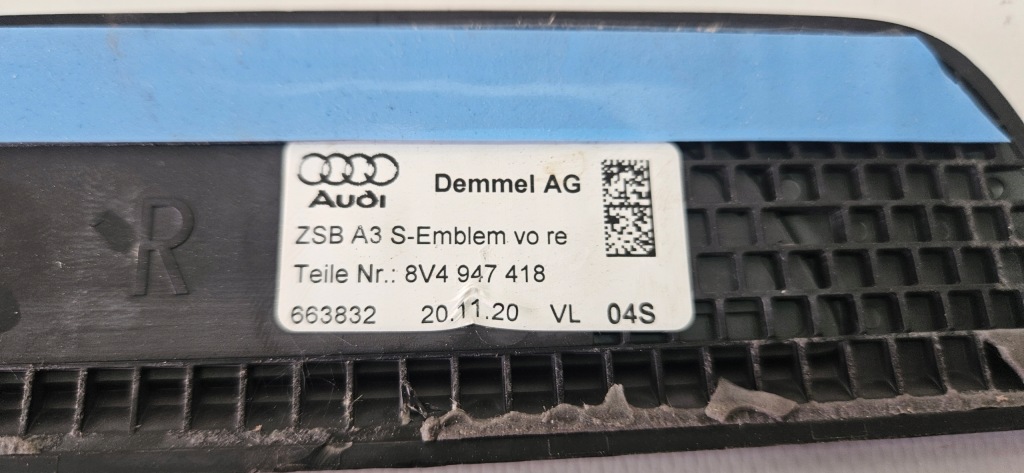 Порог молдинг внутренняя audi a3 8v4 правая перед s-line подсвеченная Доставка