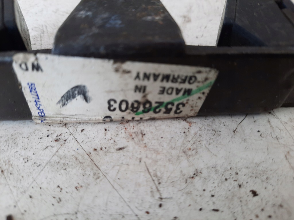 фото №3, Крепление volvo 940 960 s90 задняя крышки клипса