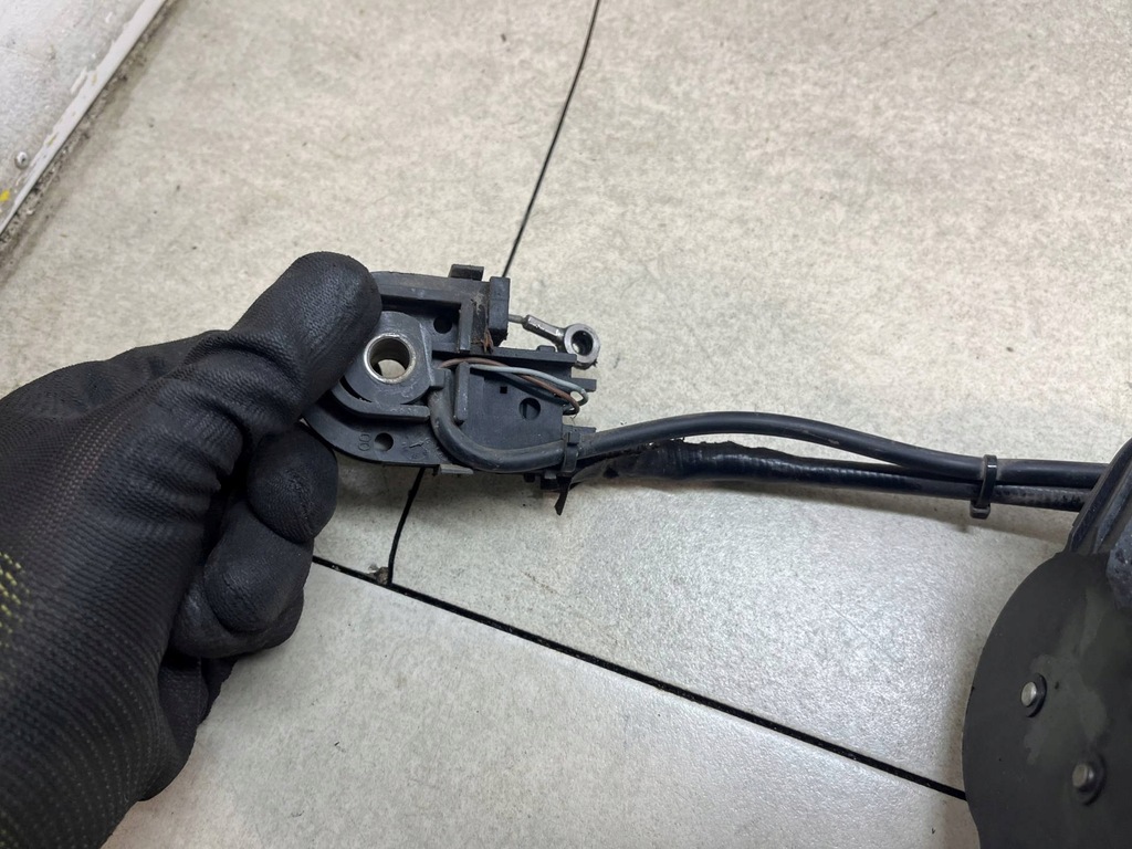 фото №6, Механизм дверь раздвижных левый перед peugeot 1007 1.4 16v 9680508180-01