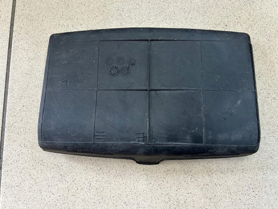 фото №1, Вкладка мат гумовий елемент заглушка бардачка jeep wrangler