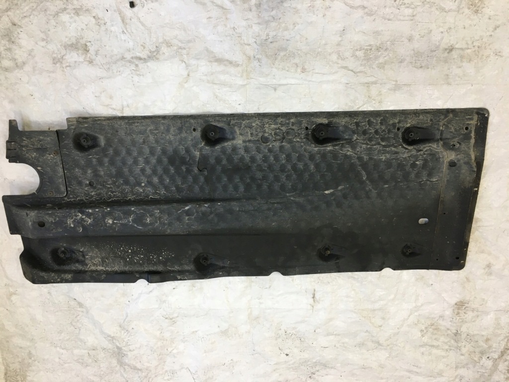 Купить Накладка подвеска левая audi a3 8p 3d 1k0825211e