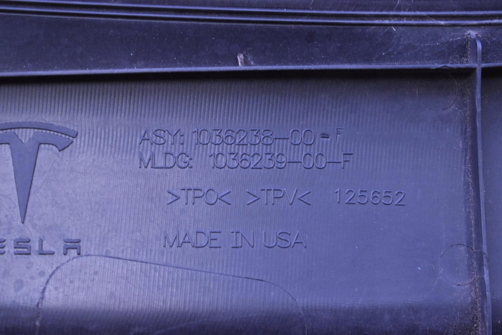 Защита багажника правая 1036238-00-f tesla model x 90d 15-21 в Украине