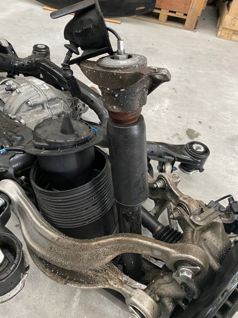 фото №10, Audi sq7 4m підрамник поворотний кулак важіль диференціал подушка