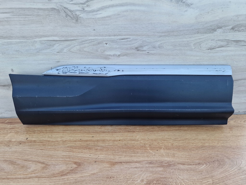 фото №1, Audi q7 4m права молдинг бампера задня нижня