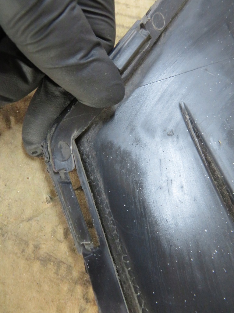 Решётка правая рамка бампера vw caddy 2k5 рестайлинг  15- с Разборки