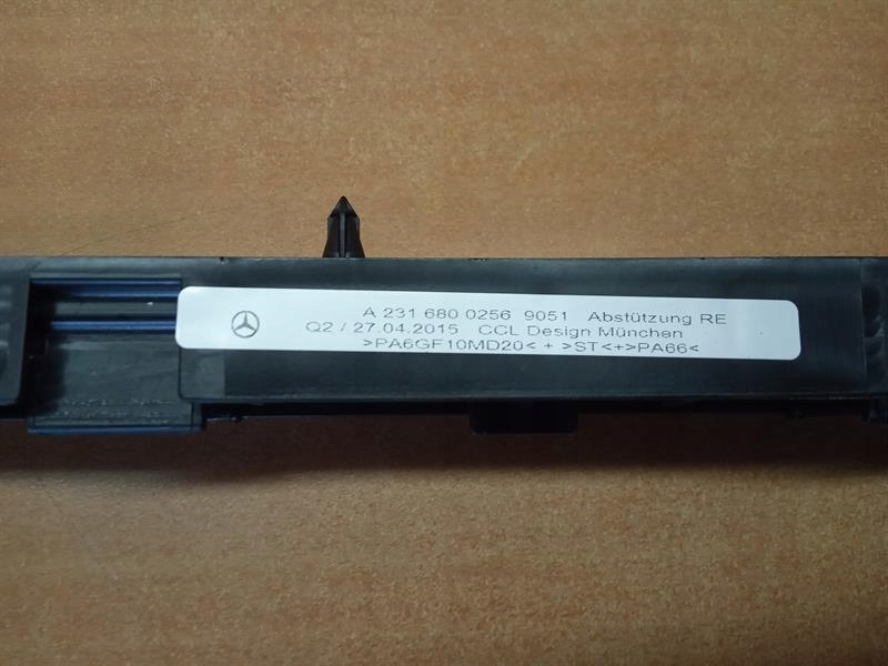 фото №2, Кронштейн накладки порога правое mercedes sl r231