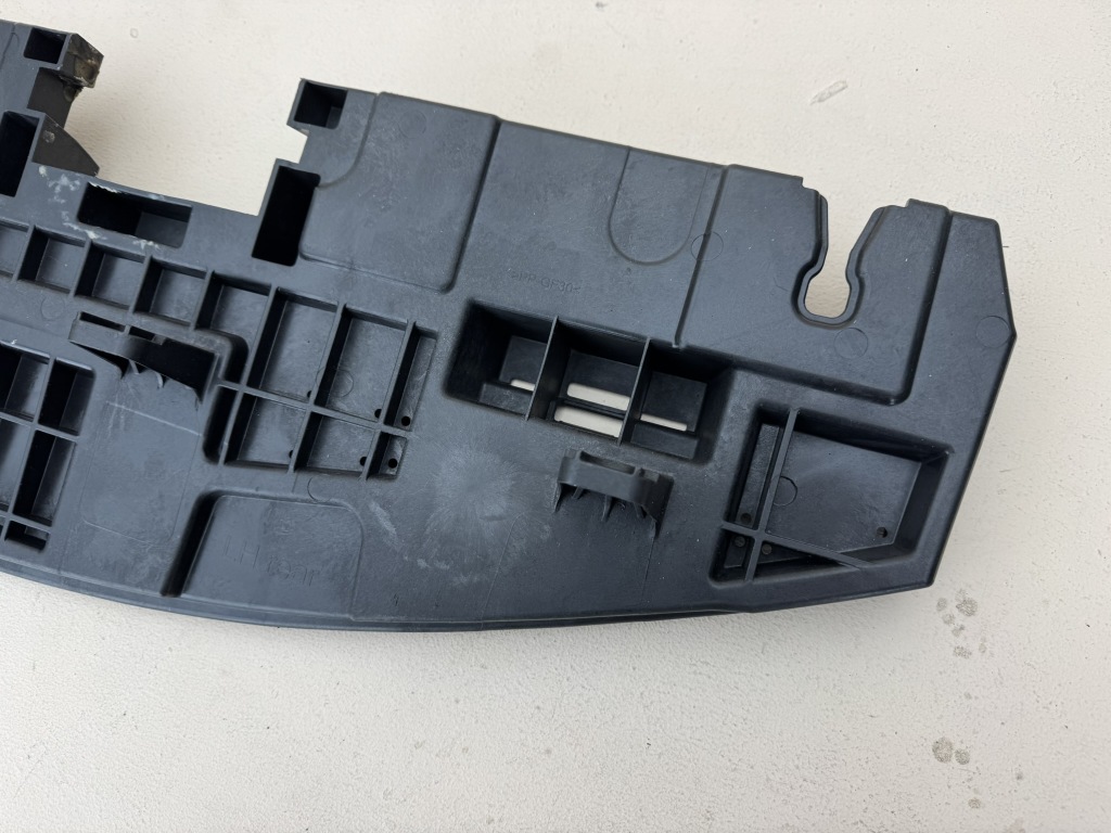 Mercedes gle w167 кронштейн направляющая кронштейн накладки порога a1676905502 Цена