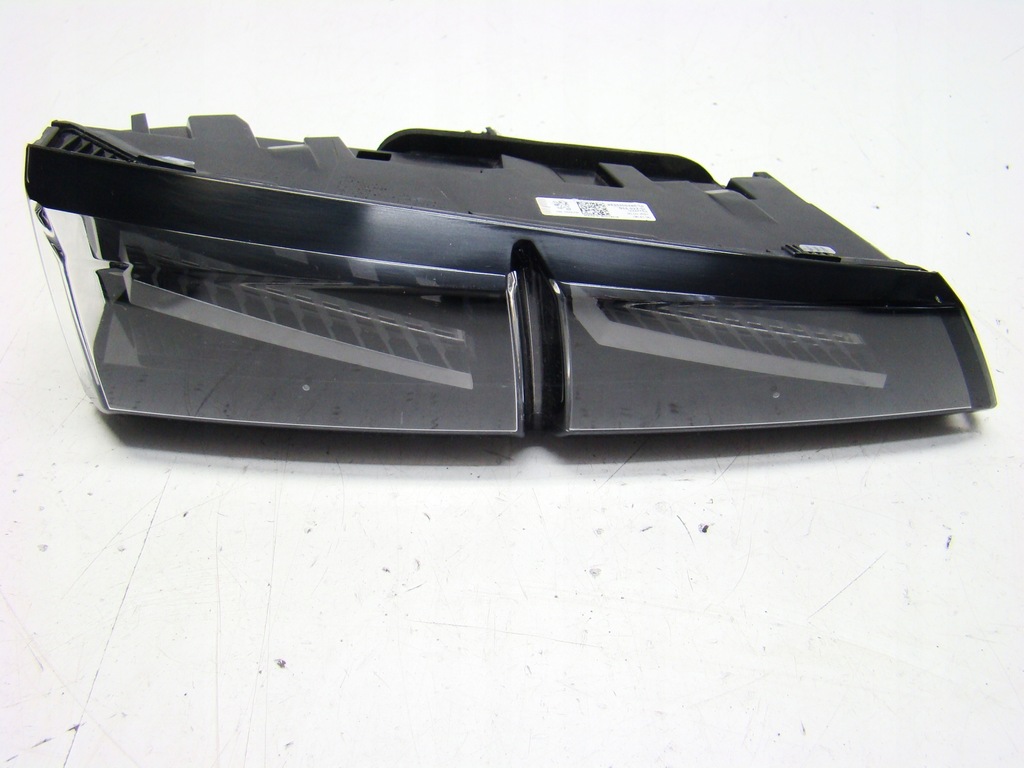 фото №1, Peugeot 308 gt - лампа кришки правий задня