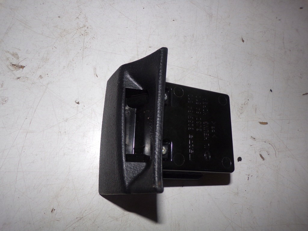 фото №3, Пепельница mazda 2 dy b25g64610