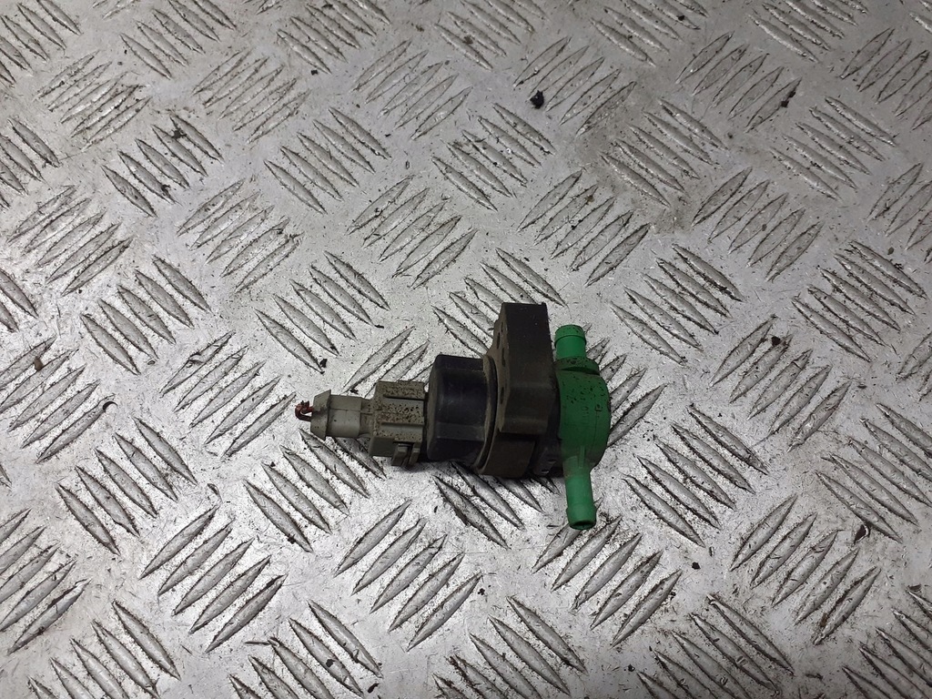 фото №1, Клапан вакуумa mercedes w203 0004703293