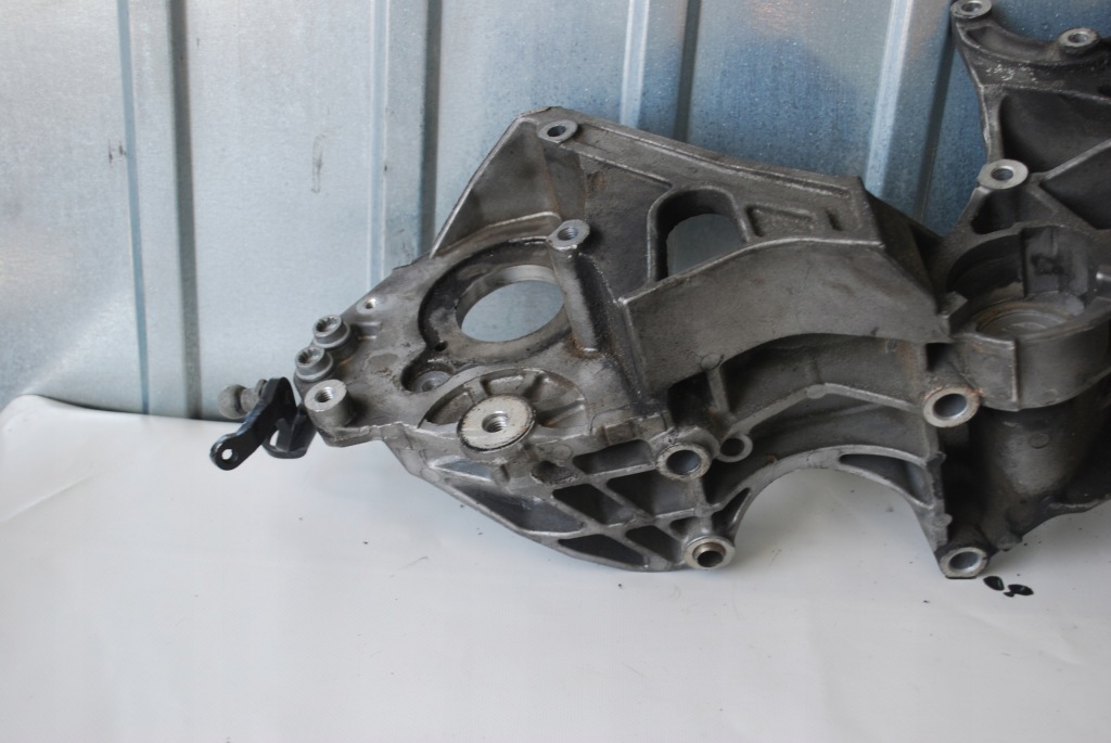 Кронштейн генератора audi a4 b8 2.0 tdi 03l903143h Недорого