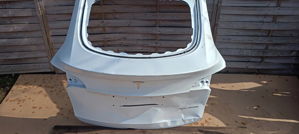 Кришка багажника задній задня tesla y 20-24rok оригінал Зі Шроту