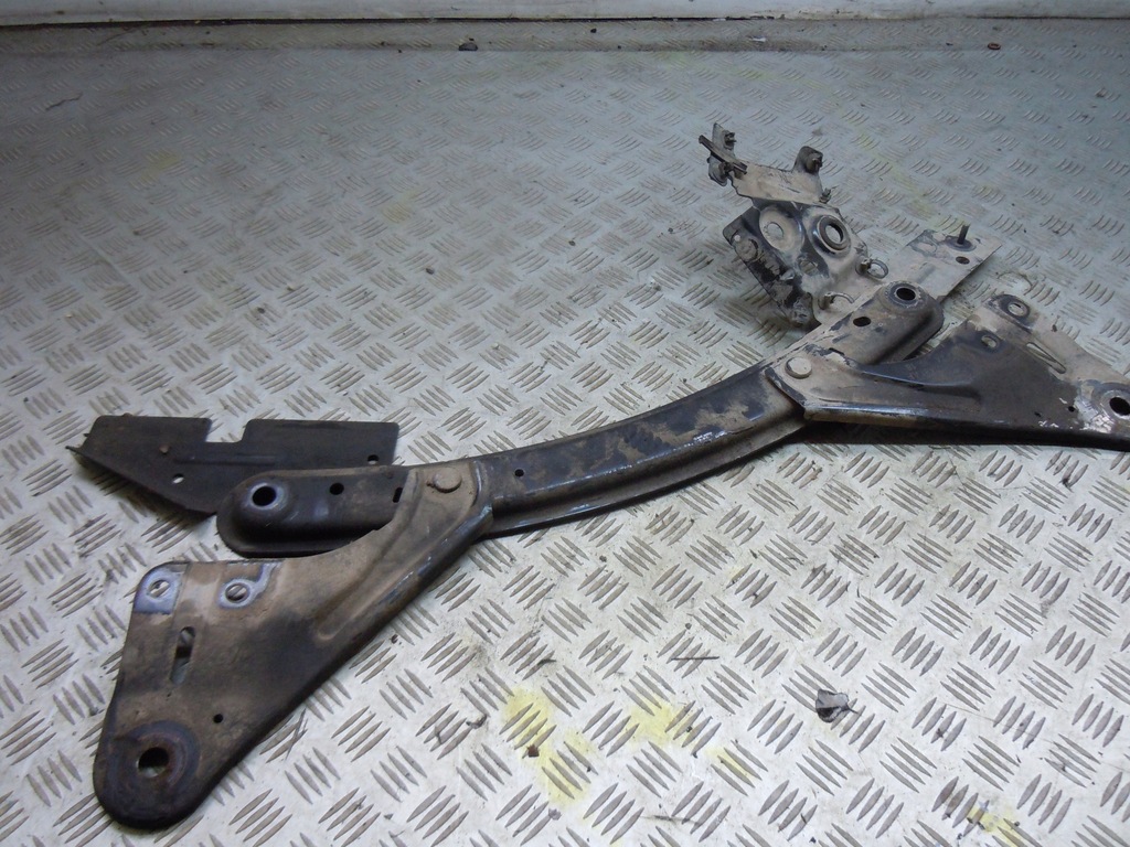 фото №1, Балка кронштейн подвеска volvo v40 ii