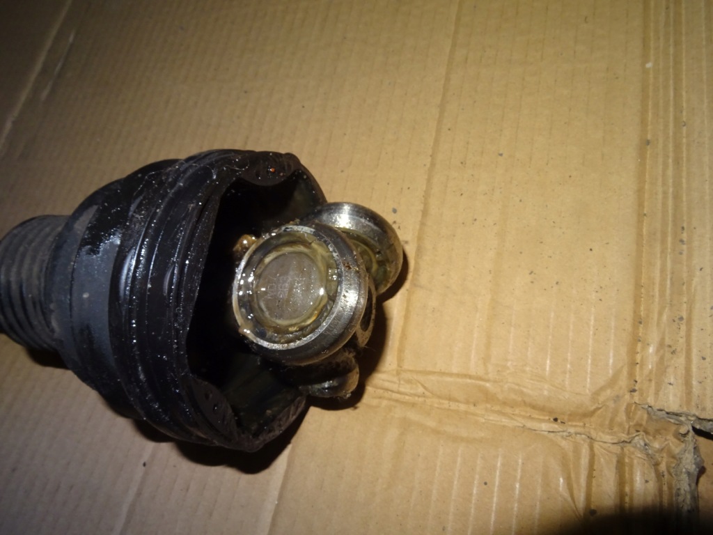 Mercedes glc приводной вал левая a2533301300 Оригинал