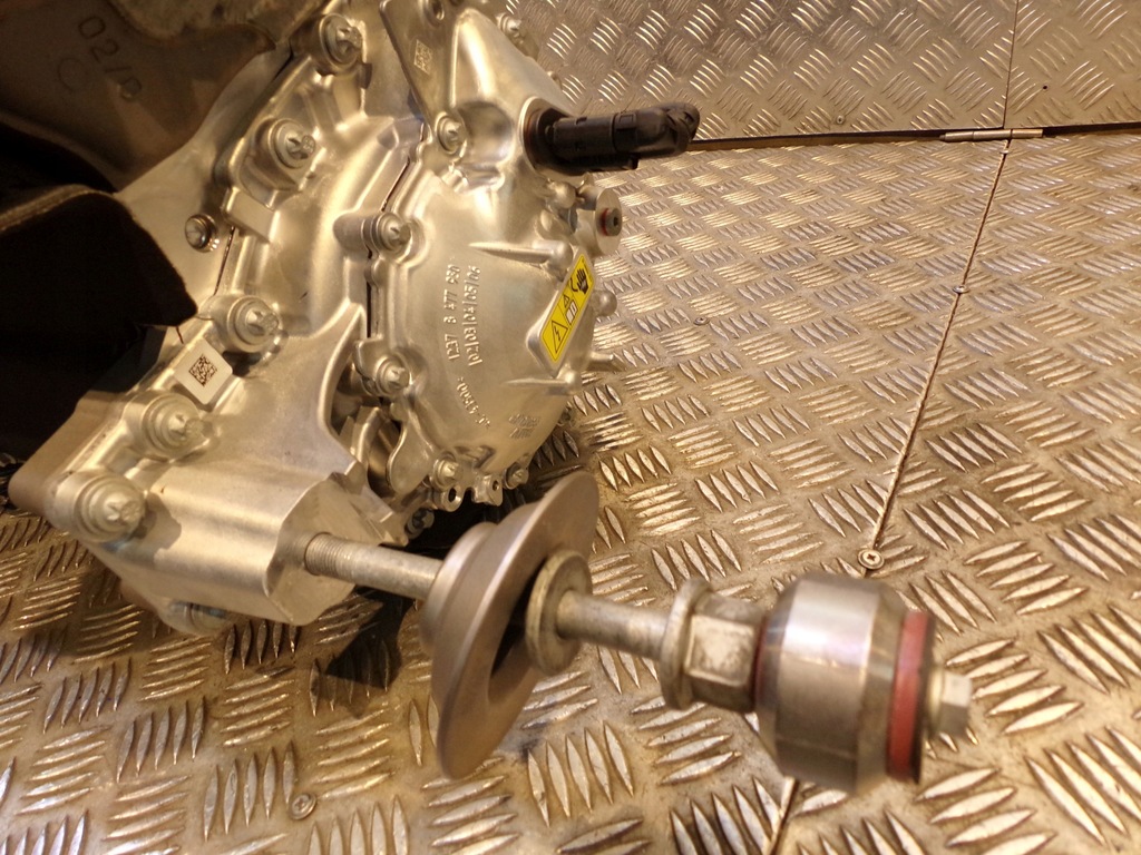 фото №8, Bmw 2 u06 x1 u11 двигатель электрический задняя 170mr 5a770a9 5a4a7d6 4km