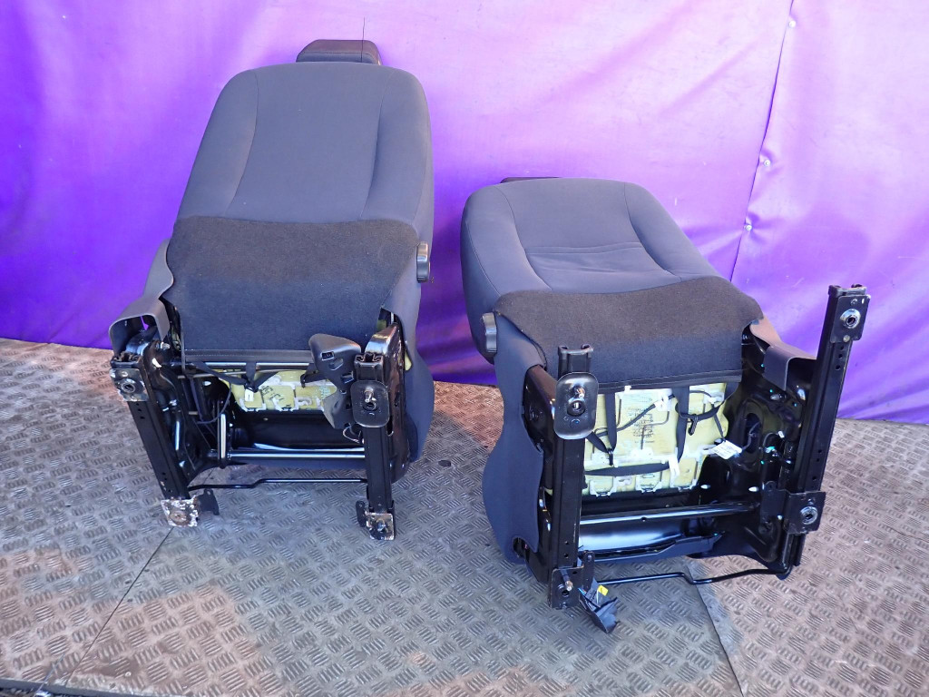 Renault clio iii hb 5d сидіння комплект перед правий лівий водія заднє сидіння в Україні