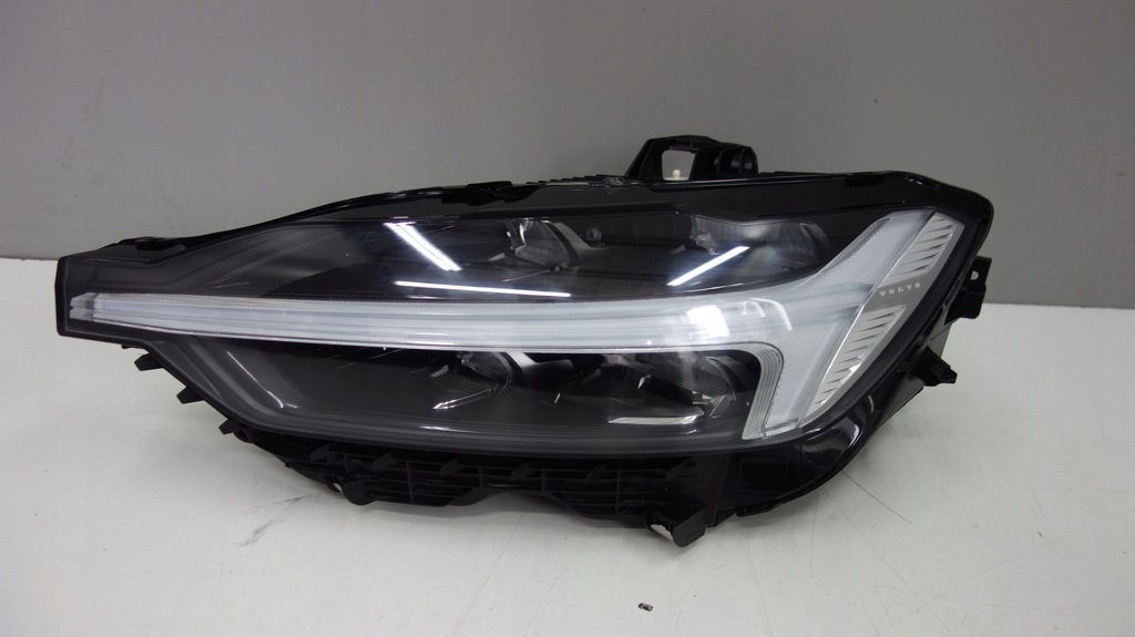 фото №1, Volvo xc60 ii лампа передняя левая uk 32338980