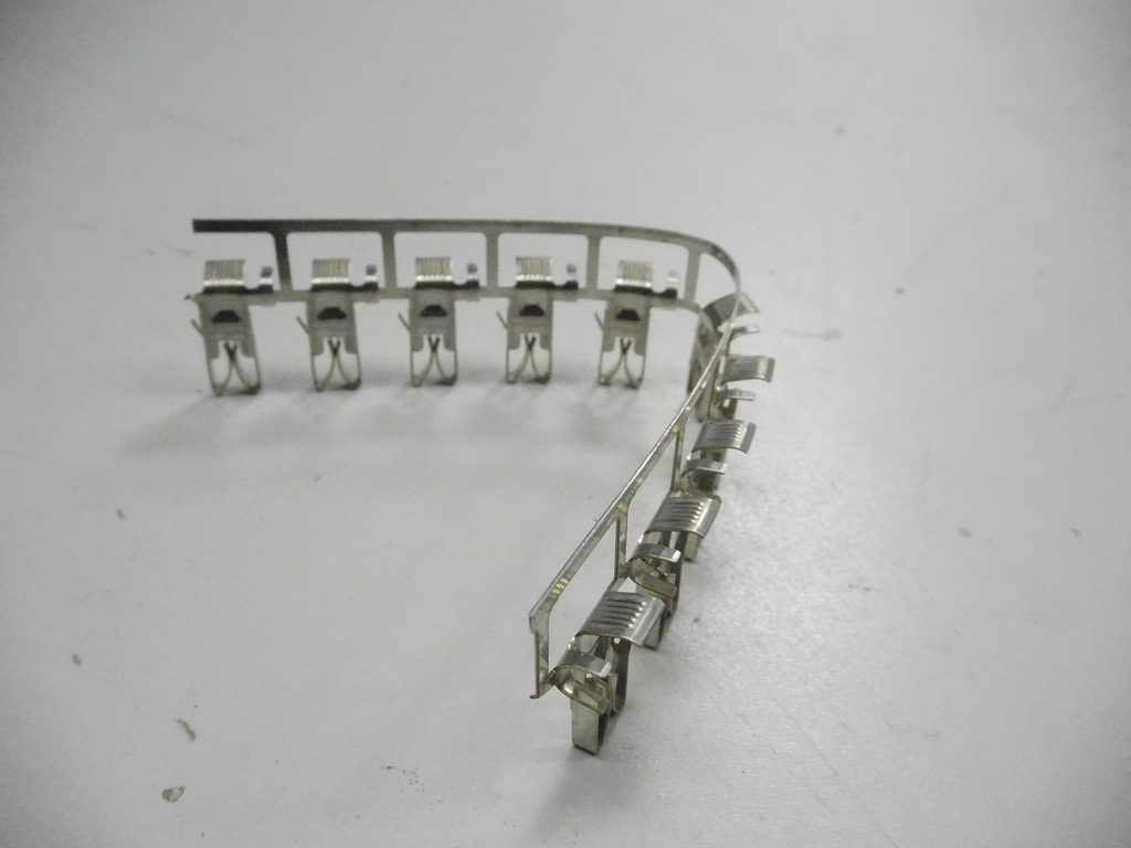 фото №8, Разъёмы электрический renault оригинальный номер 7703097282