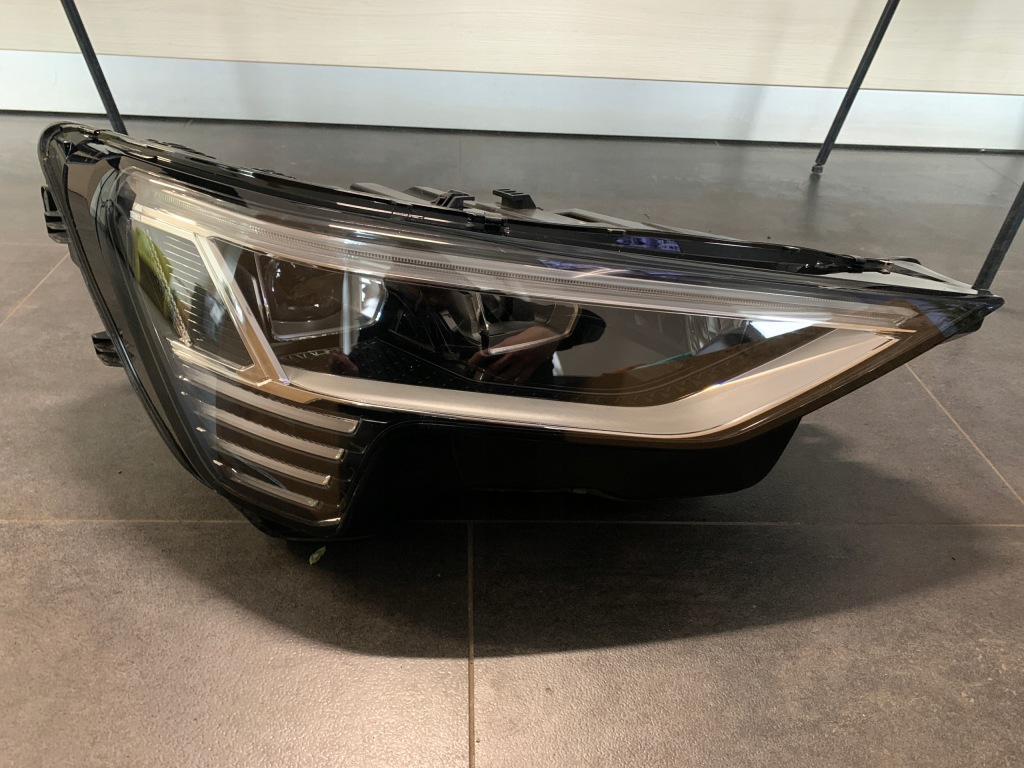 фото №1, Лампа правая audi etron e-tron 4ke