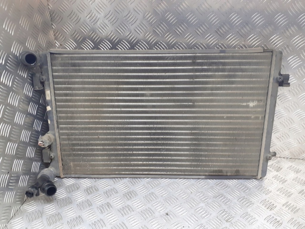 Купити Радіатор води vw golf iv 1.6
