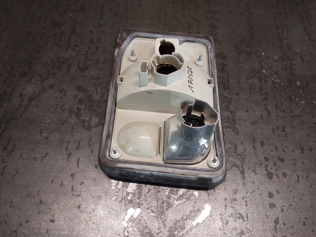 фото №12, Лампа задняя левая крышки багажника audi a8 d2 4d 4d0945093