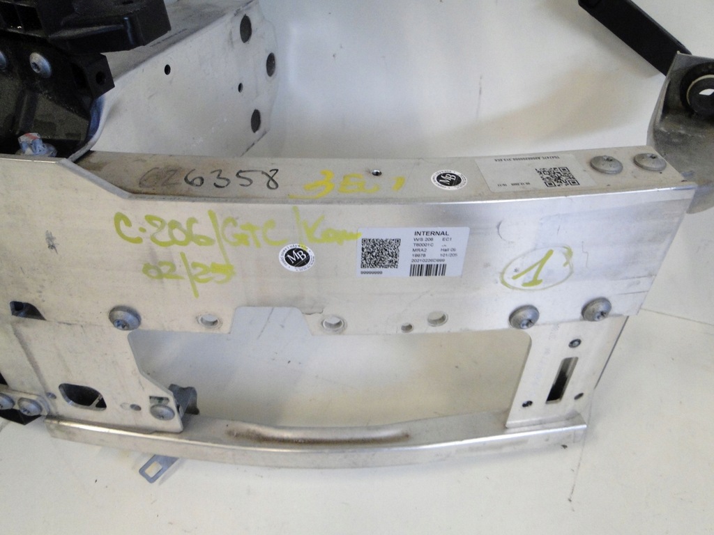 фото №8, Mercedes pas передний усилитель перед c klasa 206 w206 a2066201400 kpl