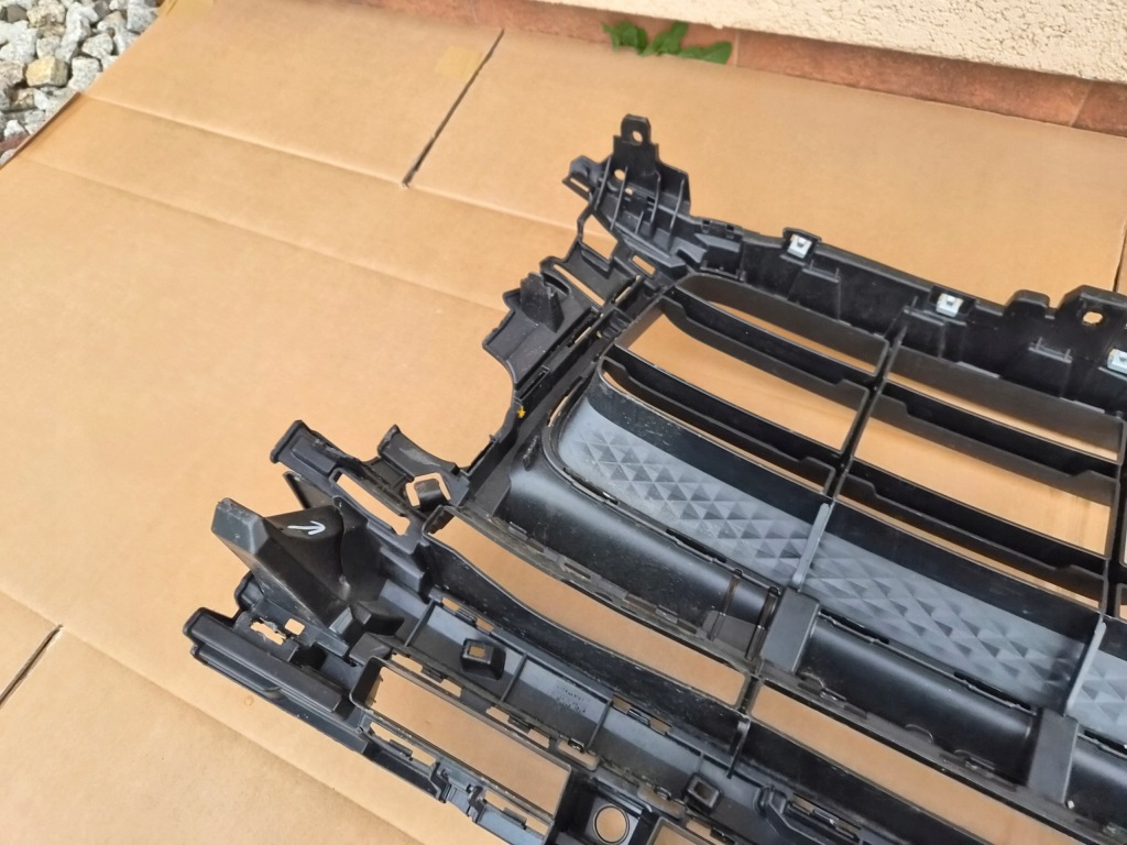 Решётка бампера передний porsche macan 95b ii lift оригинал хороший состояние Цена