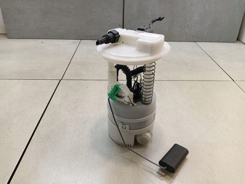 фото №1, Насос пального renault clio iii 1.2 0717810698c