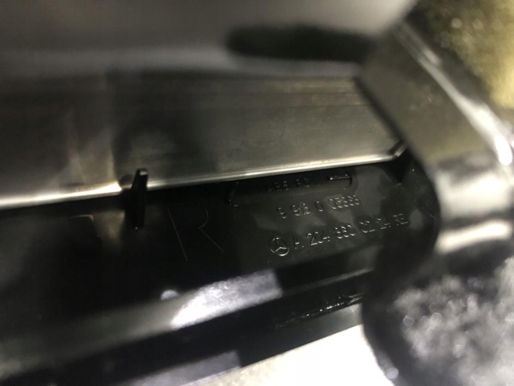 фото №11, Молдинг багажника правая mercedes w204 2048600224