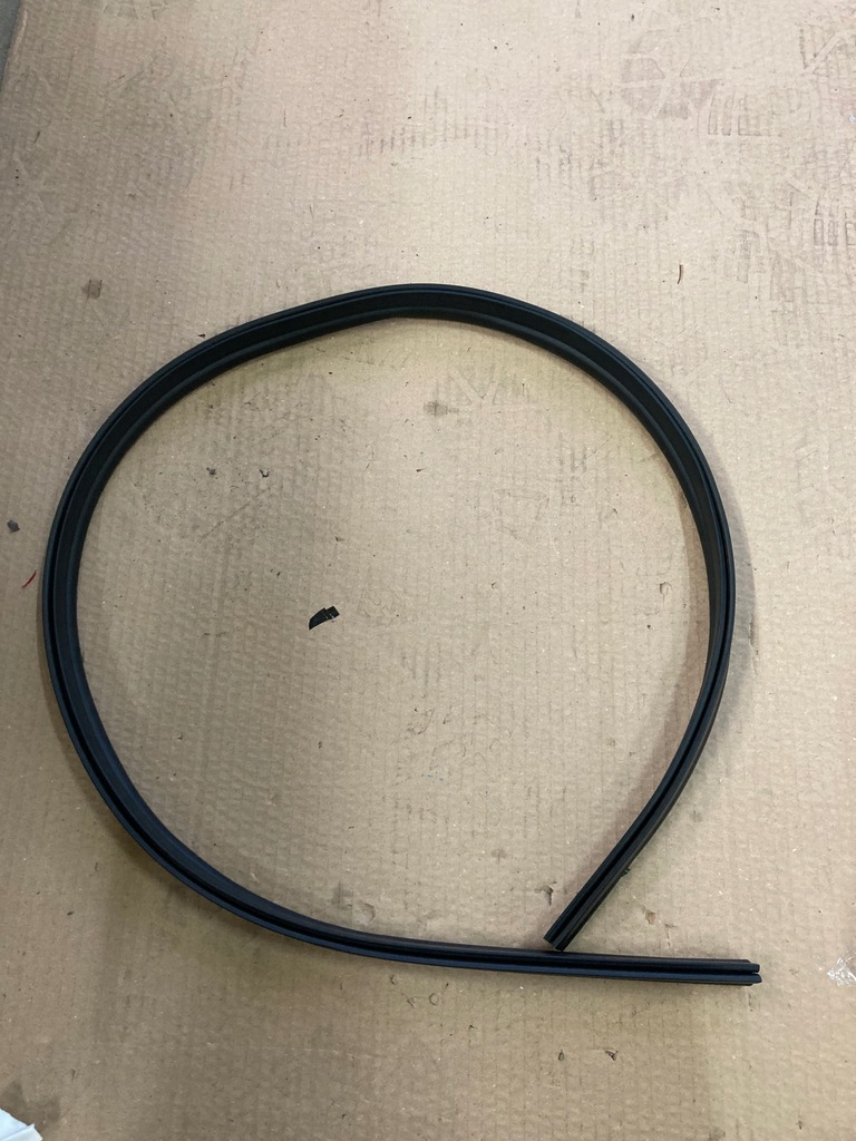 фото №1, Vw t-roc прокладка капот 2ga823723